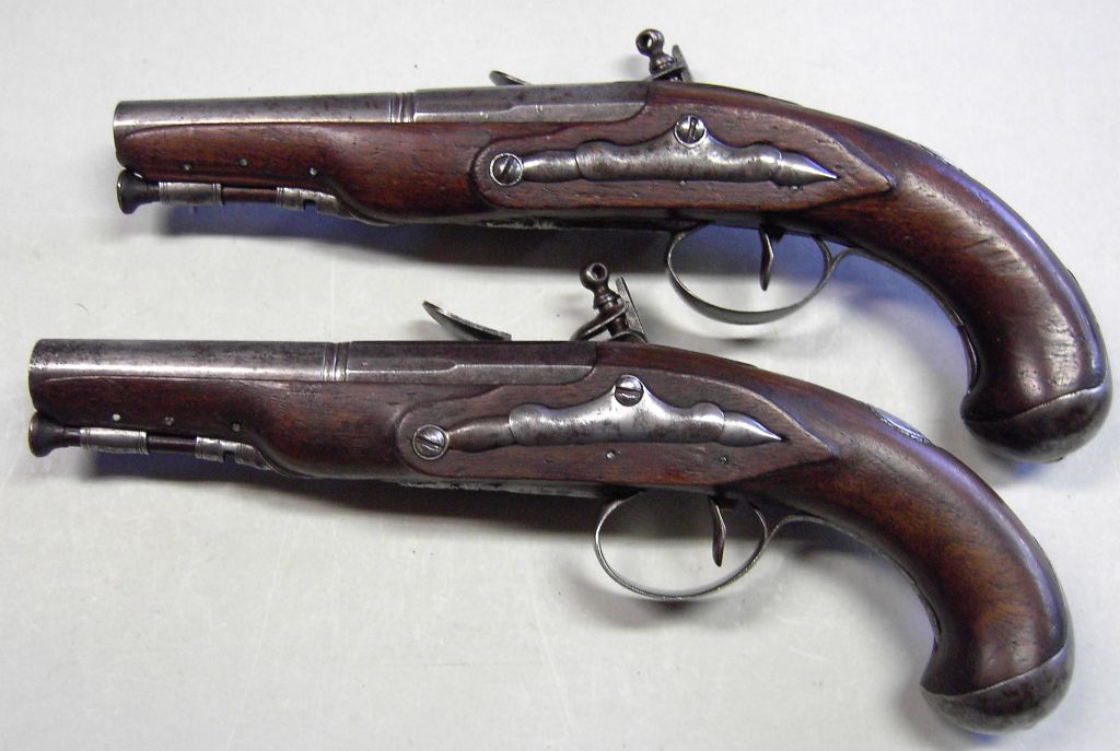 Frankreich, Paar Infanterie-Offizierpistolen vermutlich von Büchsenmacher Jean Flachat in St. Etienne um 1800